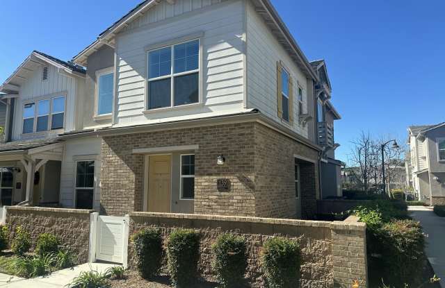 139 Farmhouse Drive unit: 6 photos photos