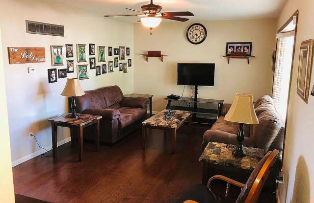 Spacious 3BR House in Macomb Gallery 3