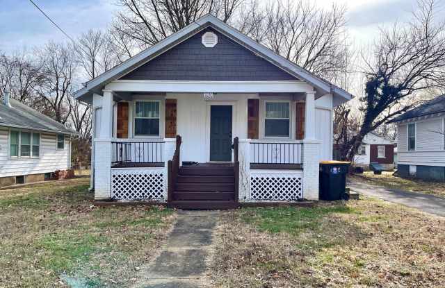 COLLEGE PRE-LEASING photos photos