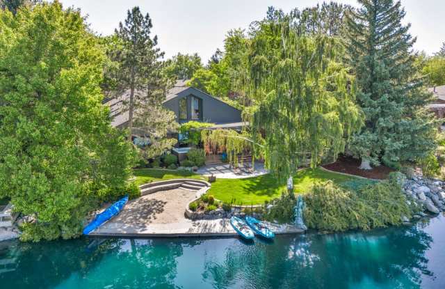 LAKEFRONT LUXURY ON LAKE STANLEY | FULLY FURNISHED + UTILITIES INCLUDED IN GUARDED LAKERIDGE SHORES photos photos