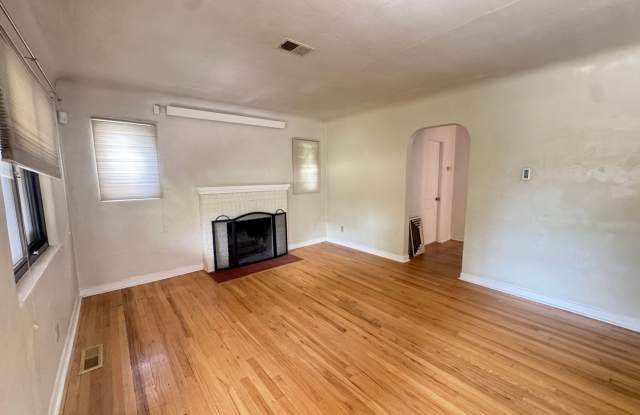 Parkland Hills Treasure! Gallery 4