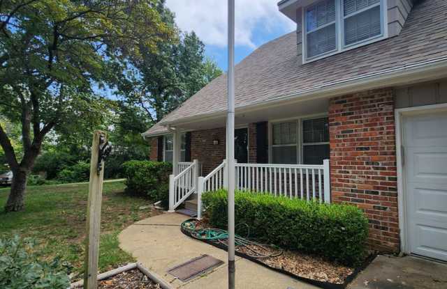 Wow! 5BR, 4BTH executive home for lease! Gallery 3