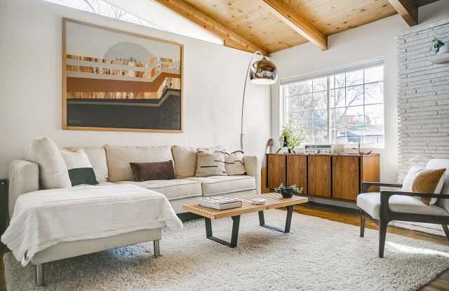 6103 Edgewater Drive Gallery 2