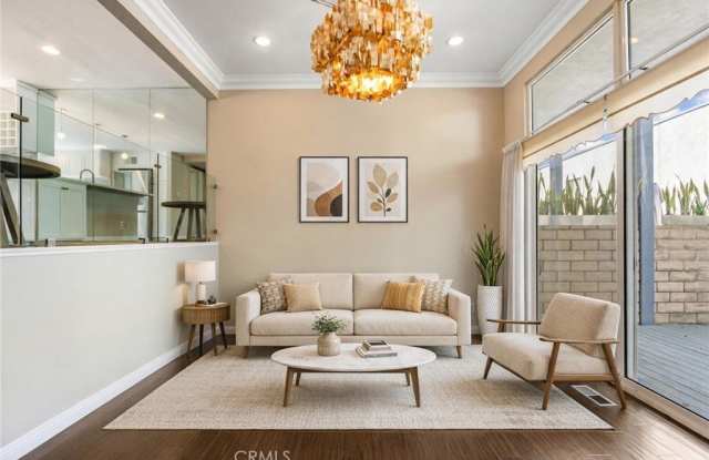 4425 W Sarah photos photos