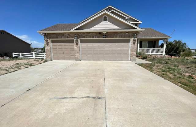 NEED RV PARKING & 1/2 ACRE? LOCATED IN PEYTON!!! Gallery 1