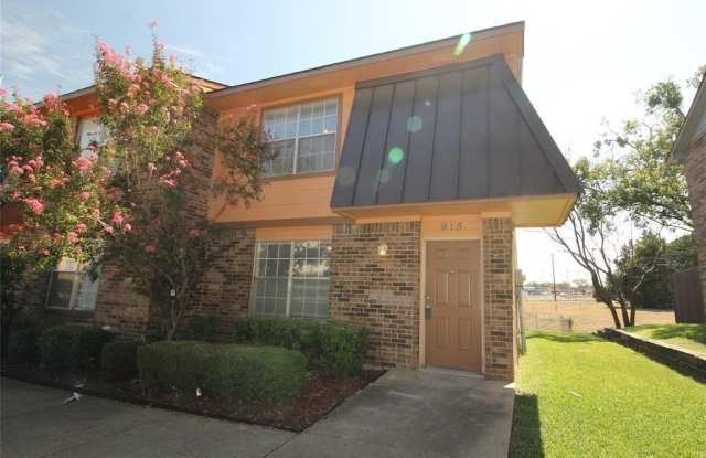 915 Cedar Terrace - 915 Cedar Terrace, Cedar Hill, TX 75104 915 Cedar Terrace - 915 Cedar Terrace, Cedar Hill, TX 75104