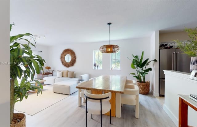 322 Madeira Ave - 322 Madeira Avenue, Coral Gables, FL 33134