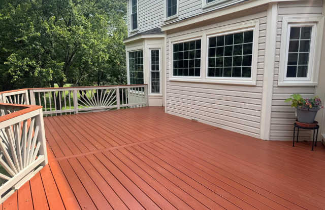 8300 APPLE Court Gallery 4