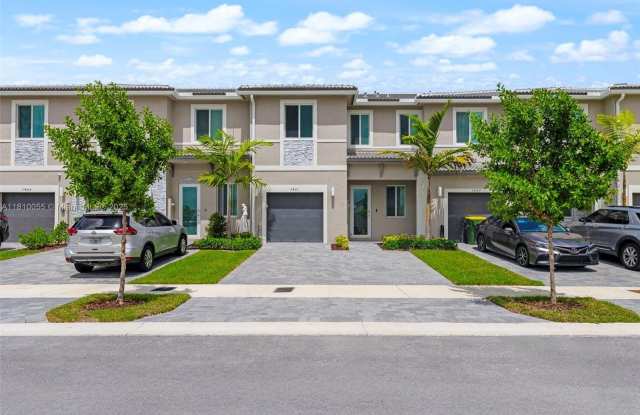 1421 SE 7th Ter photos photos