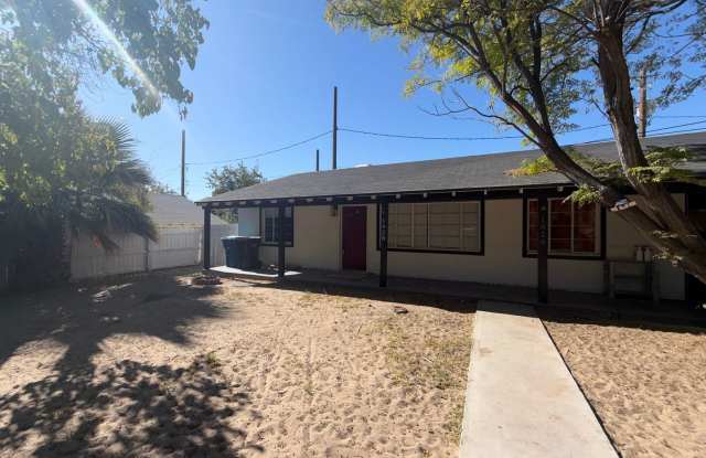 Updated 2-Bedroom Unit in Duplex with Brand-New Flooring photos photos