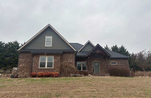 Stunning 4-Bedroom Home in Piney Flats with Mountain Views photos photos