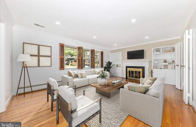 9504 VEIRS Drive Gallery 3