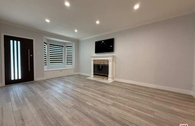 14018 Calvert St photos photos