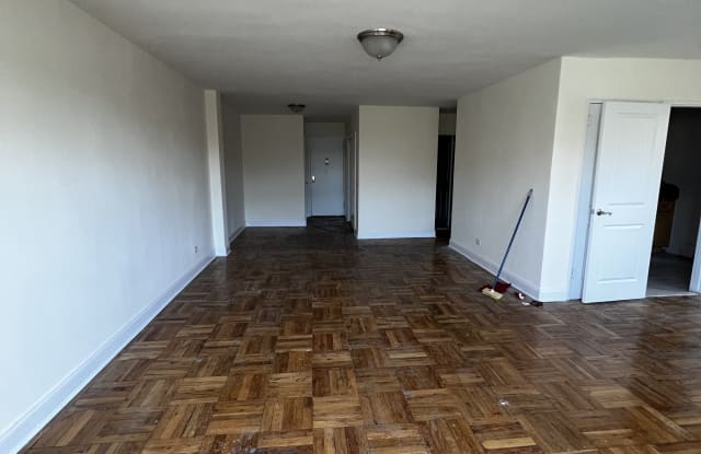 Briar Wyck - 86-25 Van Wyck Expressway, Queens, NY 11435