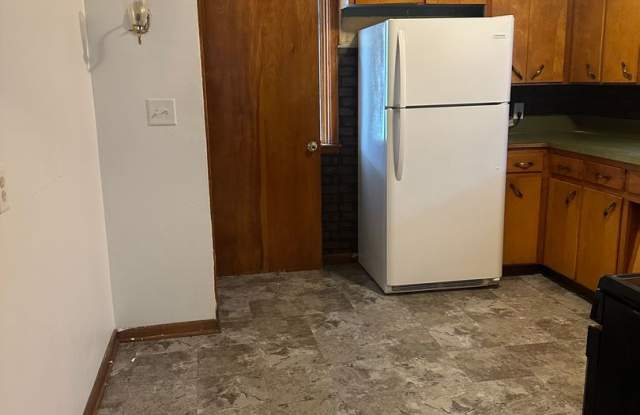 3 - 4 bedroom 1 1/2 Bath Single Family Home 302 Sherman Waterloo, IA Gallery 4