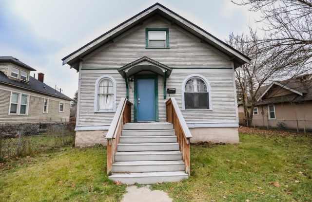 1017 East Augusta Avenue photos photos