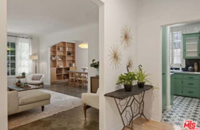 1345 Hayworth Avenue Gallery 3
