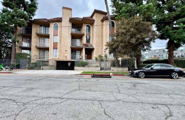 Renovated Top-Floor 2BR/2BA Condo Near Ventura Blvd Gallery 1