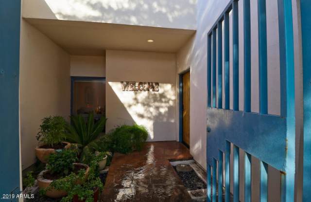 512 W EL CAMINITO Drive Gallery 3