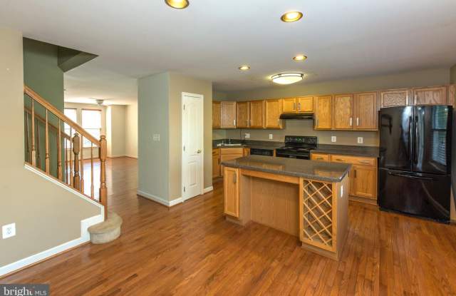 108 MAXIMILLIAN COURT SW Gallery 4
