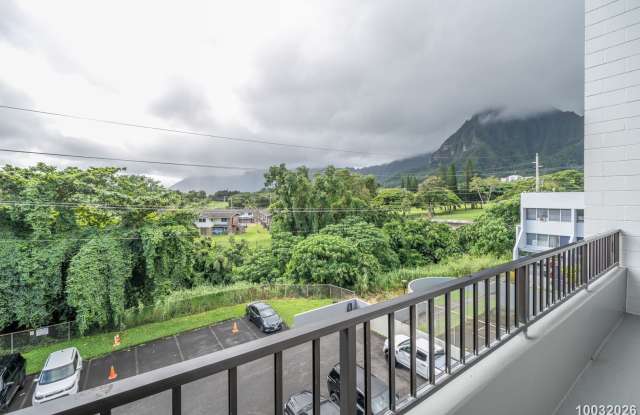 Renovated 2-Bedroom Condo in Kaneohe: Ko’olau Mountain Views, In-Unit Laundry, Pool & Tennis Gallery 4