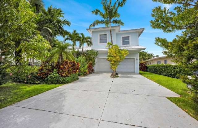 1074 NE Little River Dr Gallery 2