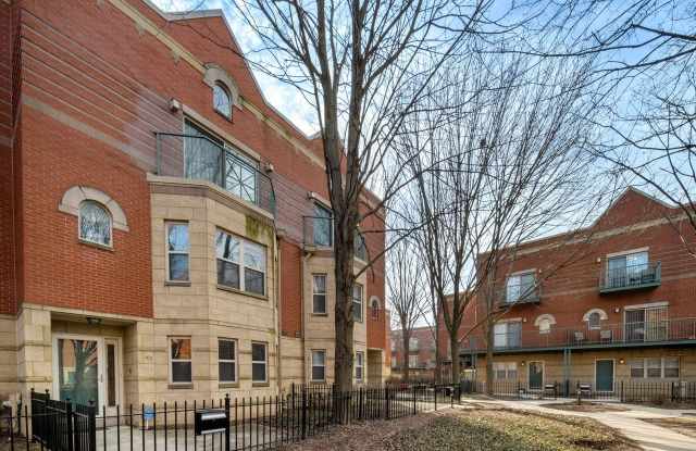4530 S Woodlawn Avenue photos photos