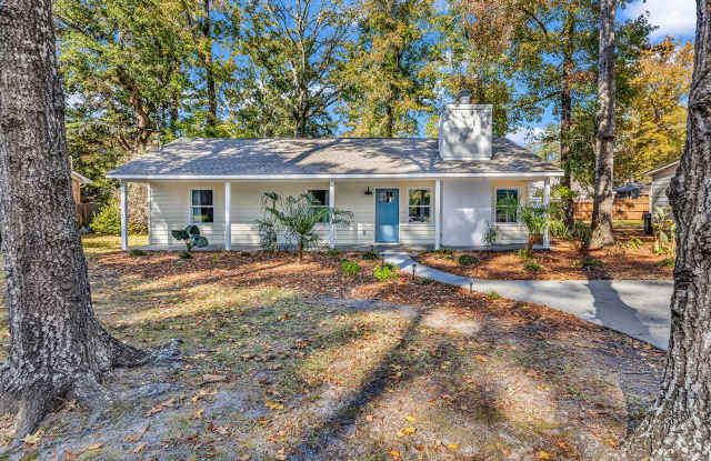 Fully upgraded, Pet-Friendly, Three Bedroom Furnished Home is Now Available in NMB! photos photos