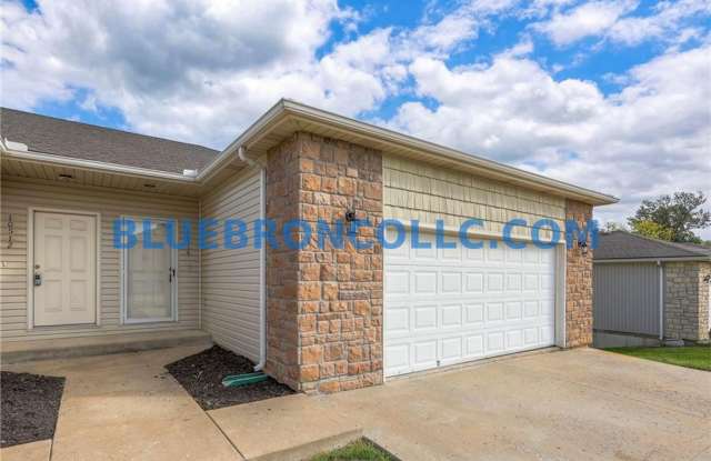 Completely renovated 3 bedroom unit with modern finishes and beautiful views. photos photos