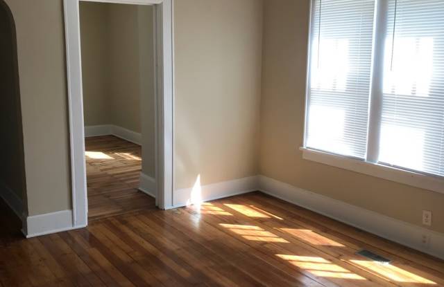 Beautiful 5 Bedroom 2 Bathroom Home in St.Paul! photos photos