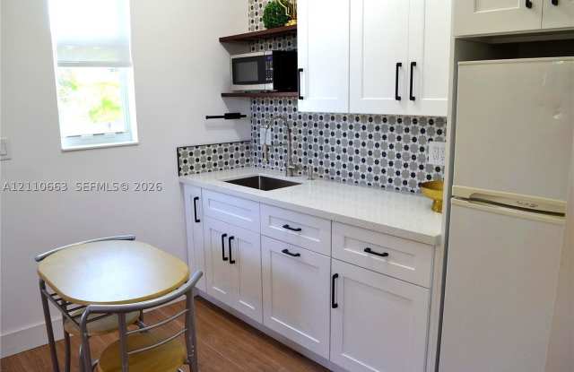 621 SW 60th Ct Gallery 1
