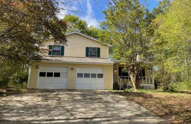 7345 Chaucer Ct: 3BR/2BA split-level home with huge great room and vaulted ceilings! Private back yard. Convenient to I-285 access and Hartsfield Jackson Airport. AVAILABLE NOW! photos photos