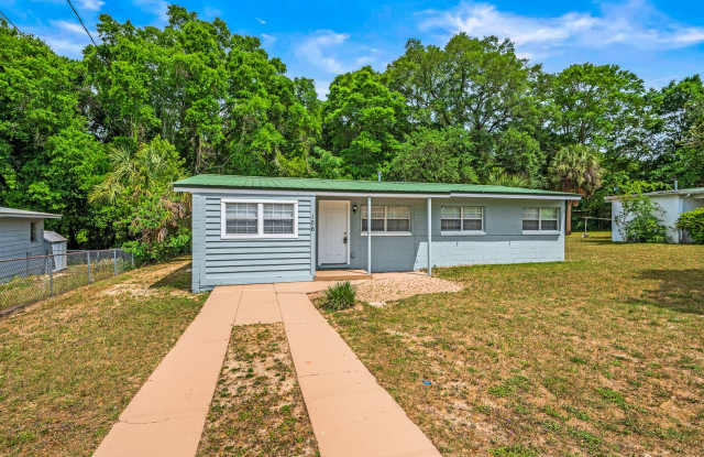 106 Sikes Drive Crestview. MOVE IN SPECIAL!! Waived $350 Cleaning Fee!!!!! photos photos
