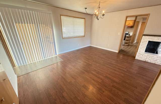 4 Bedroom / 2 Bathroom Charming Home with Spacious Layout & Private Yard! Gallery 4