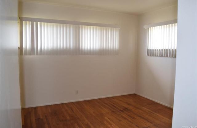 11842 Kathy Lane Gallery 4