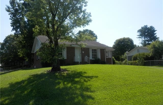 3001 Edsel Place - 3001 Edsel Place, Charlotte, NC 28205