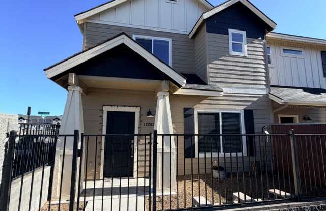4 BEDROOM! Townhome in Bellemont! $2,500.00 - New carpet & paint! Gallery 1