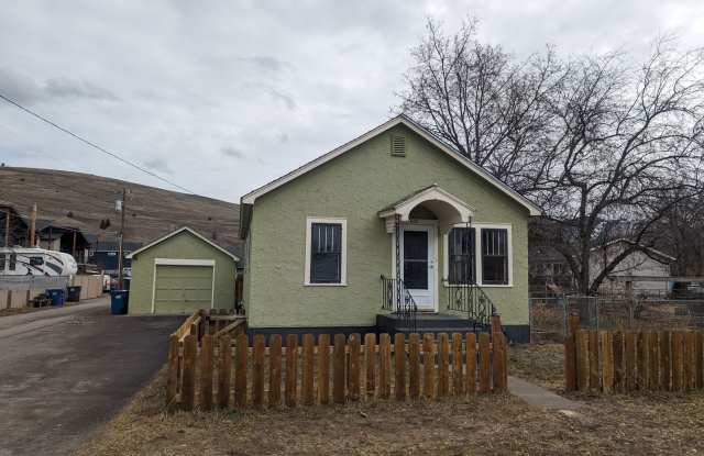 Cozy, Pet Friendly Northside Home photos photos