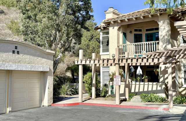 Upper Level Condo in Gated Community Gallery 1