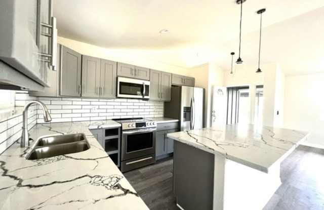 Lovely 3 Bedroom 2 Bath in HPP Gallery 3