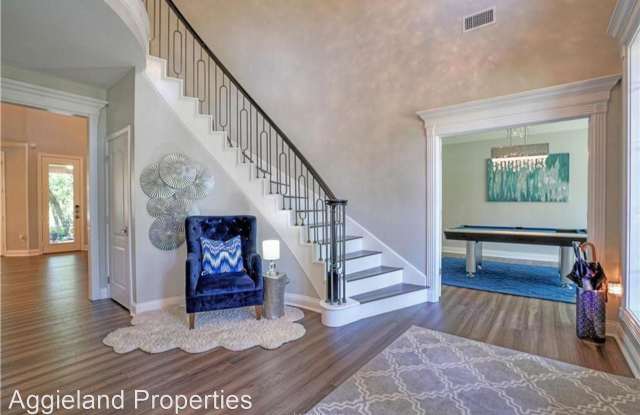 1107 Royal Adelade Drive Gallery 3