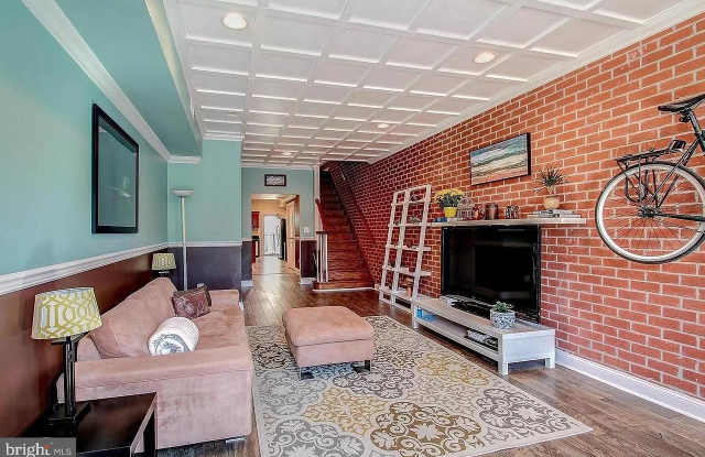 255 S REGESTER STREET Gallery 2