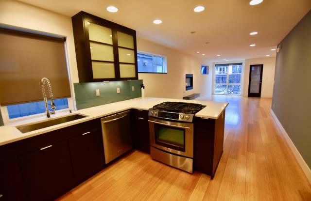 Modern Capitol Hill Townhouse - Amazing Location! - 213 12th Avenue East, Seattle, WA 98102
