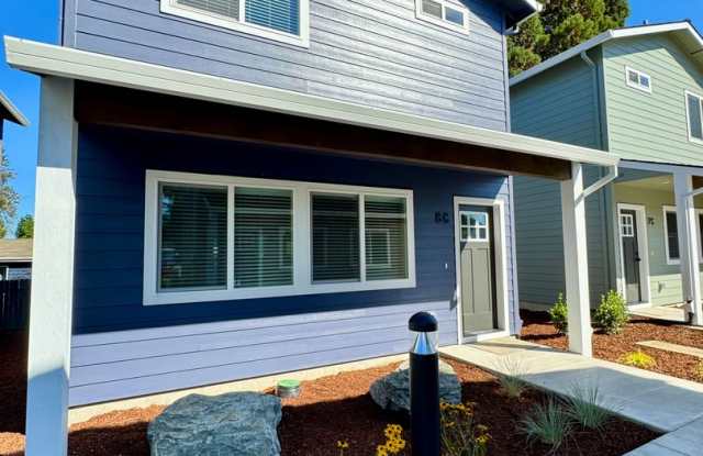 Newly Built 3 Bed, 2.5 Bath Cottage Homes with Free Wifi Internet - 13822 Southeast Oatfield Road, Oak Grove, OR 97222