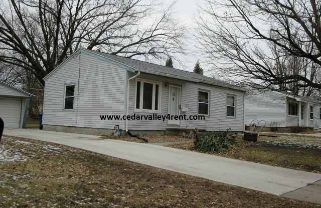3 Bedroom, 1 Bath with Double Stall Detached Garage - 1260 Westland Avenue, Waterloo, IA 50701