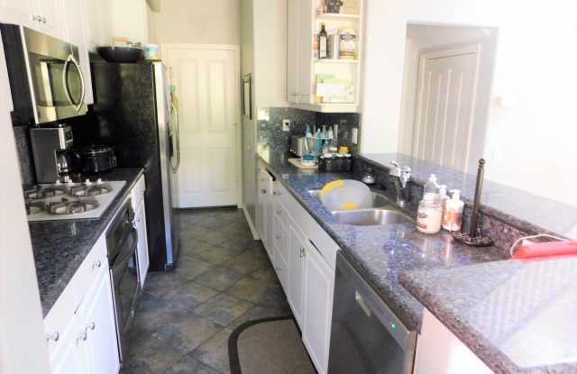 3175 ARIANNA LN. Gallery 3