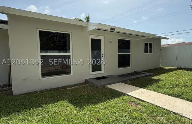 19433 SW 103rd Ct Gallery 1