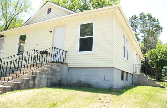1702 E Poplar St - 1702 East Poplar Street, West Frankfort, IL 62896