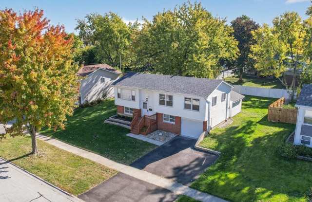 2211 Birchwood Parkway - 2211 Birchwood Parkway, Woodridge, IL 60517