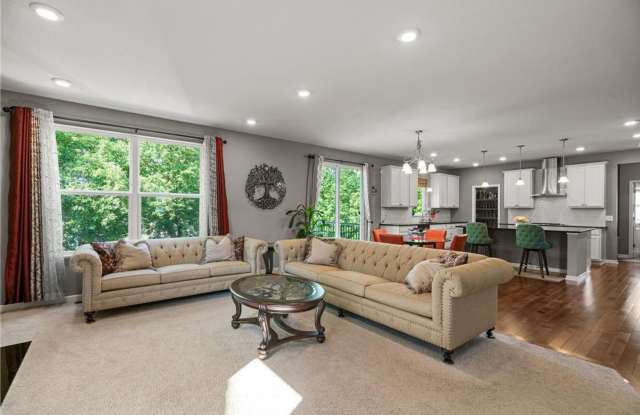 5 Bedroom 5 Bath 2 Story   Wayzata Schools Gallery 4